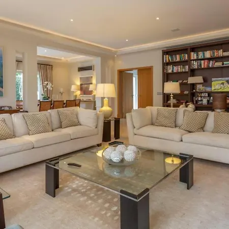 Vila Villa Maresia Large Spacious Villa And Pool