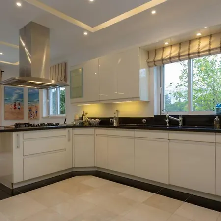 Villa Maresia Large Spacious Villa And Pool *
