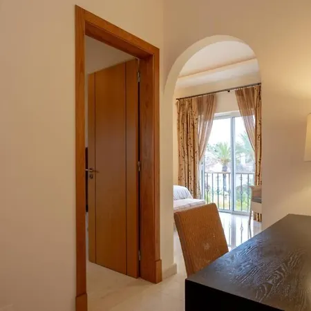 Villa Maresia Large Spacious Villa And Pool Villa